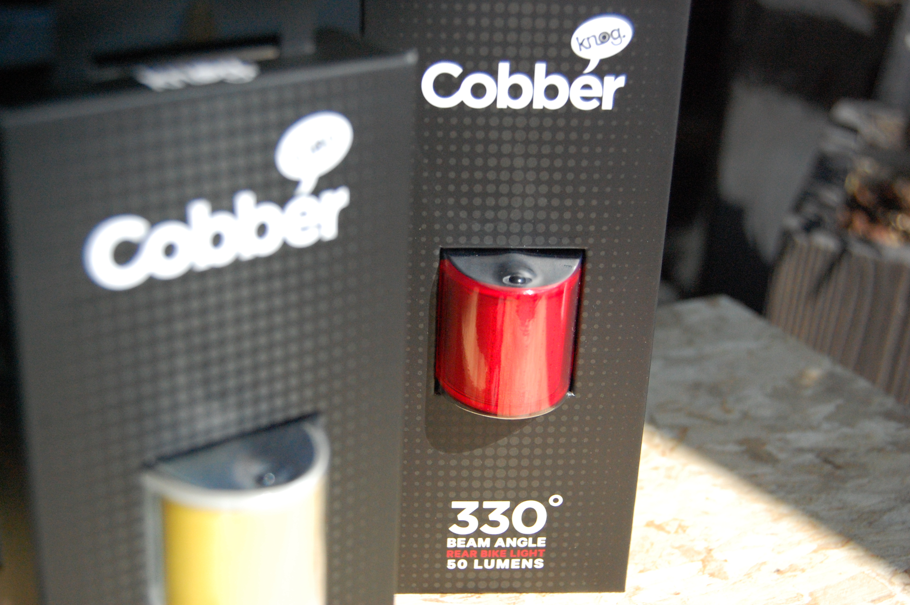 ポイントは【330】あらゆる広範囲でライダーの安全を守るカッコいいライトが登場！Knog(ノグ)Cobber(コバー)