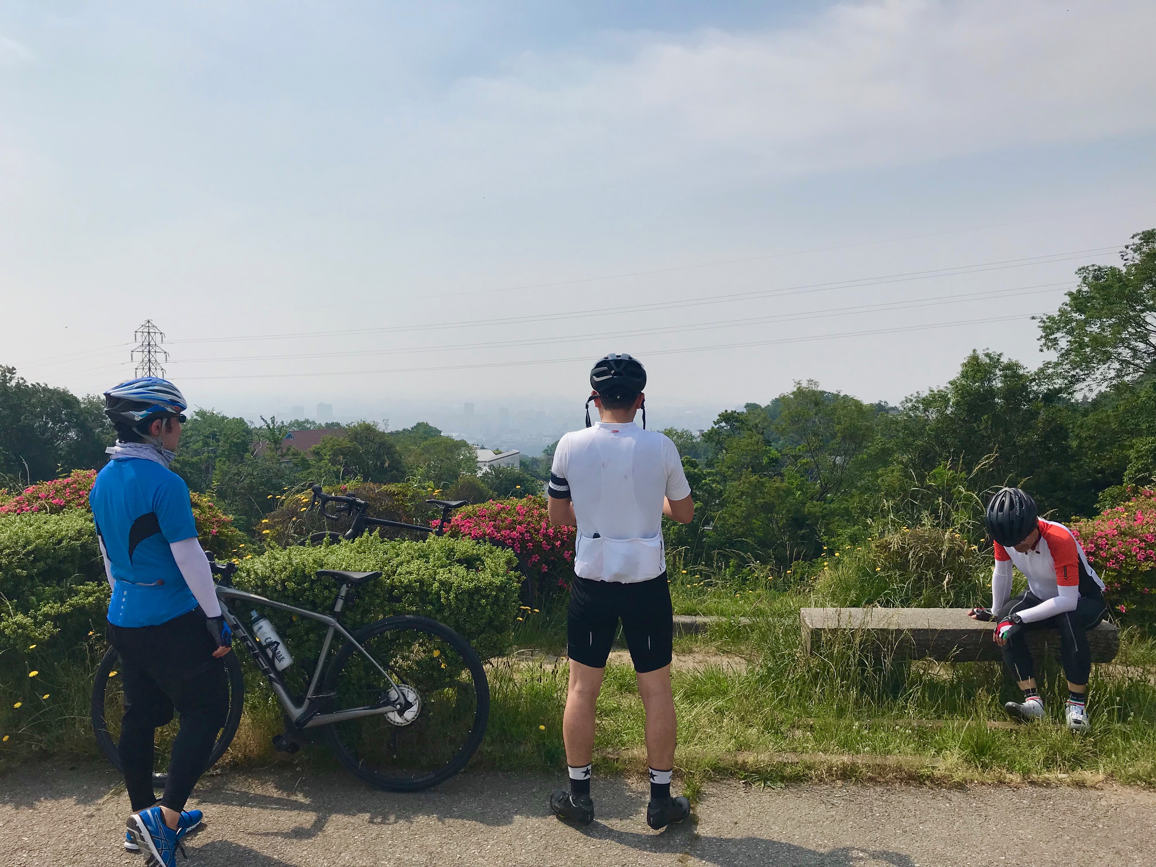 日曜日の朝、初心者のみなさんと山登ってきました！その名も【サンデーモーニング　グループヒルクライム　ビギナーズライド】過去最高に長い、そのま…