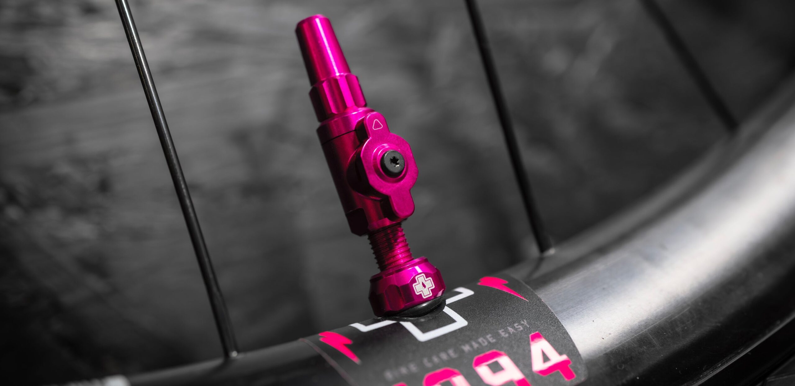 Muc-Off　Big Bore Lite Tubelessバルブ　チューブレスの悩みを一気に解消⁉