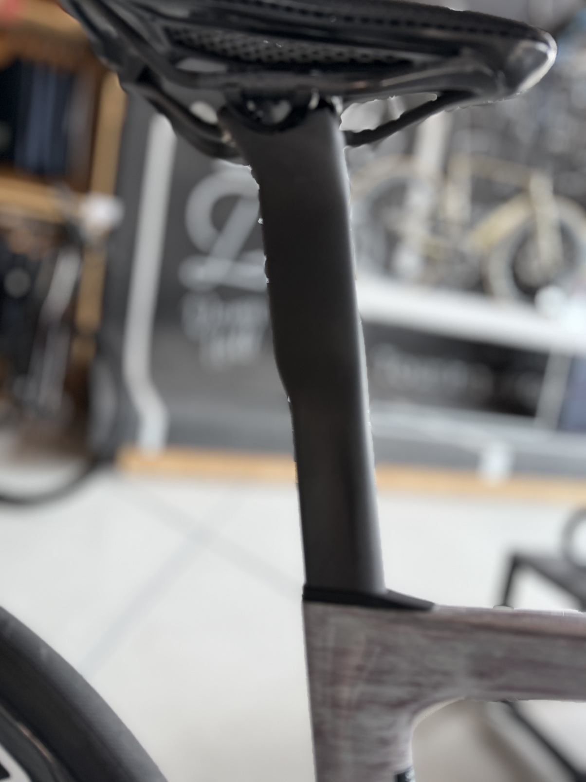 TARMAC SL8をさらに自分らしく。S-Works Rapide Postというアップグレードという選択