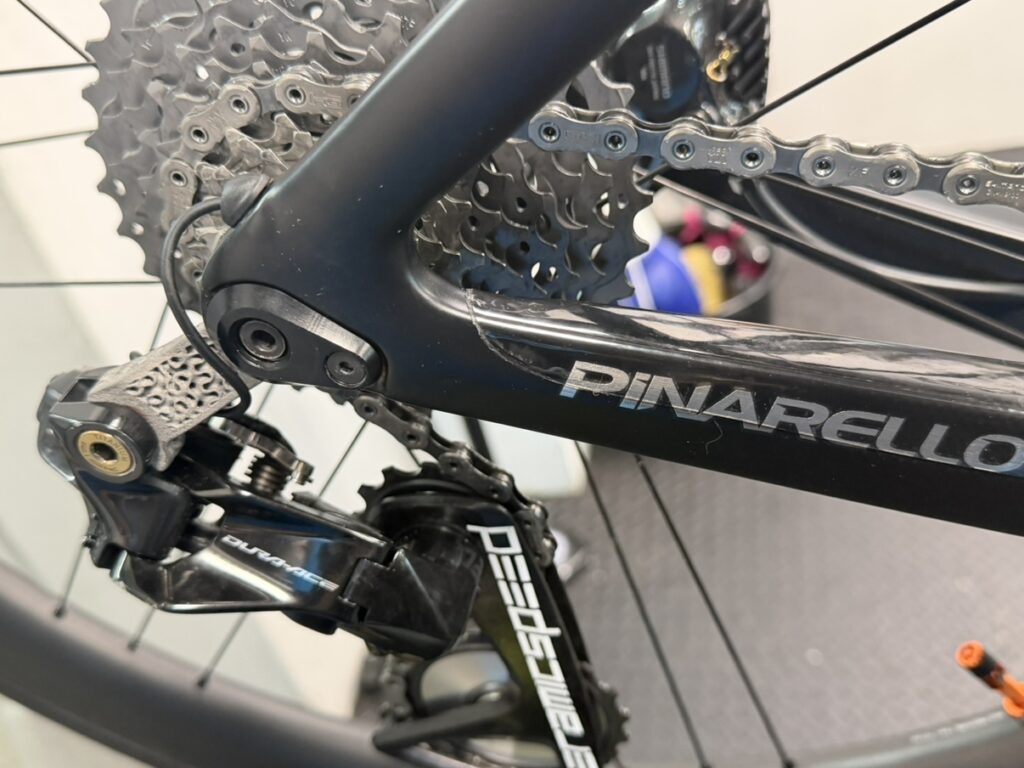 他店購入のPINARELLOにも対応。SILCA TITANIUM DERAILLEUR HANGERを