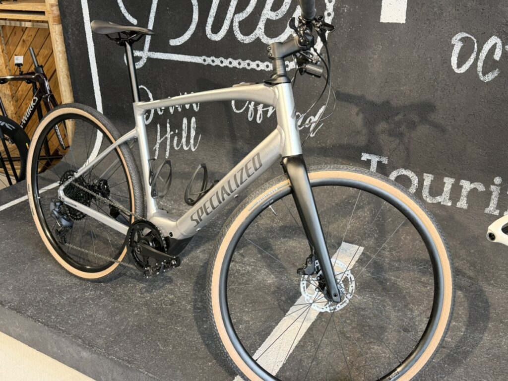 久しぶりのスポーツバイクに。SPECIALIZED VADO SL 5.0を自分らしい一台へ